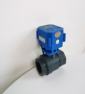 微型UPVC电动球阀 开关内螺纹球阀 塑料防腐断电.jpg